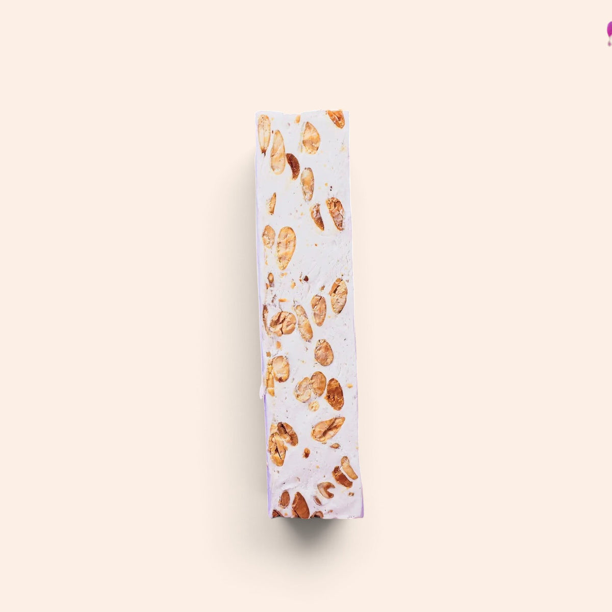 Barre de nougat framboise Maison Fruidoraix aux amandes entières, confiserie artisanale à la texture fondante