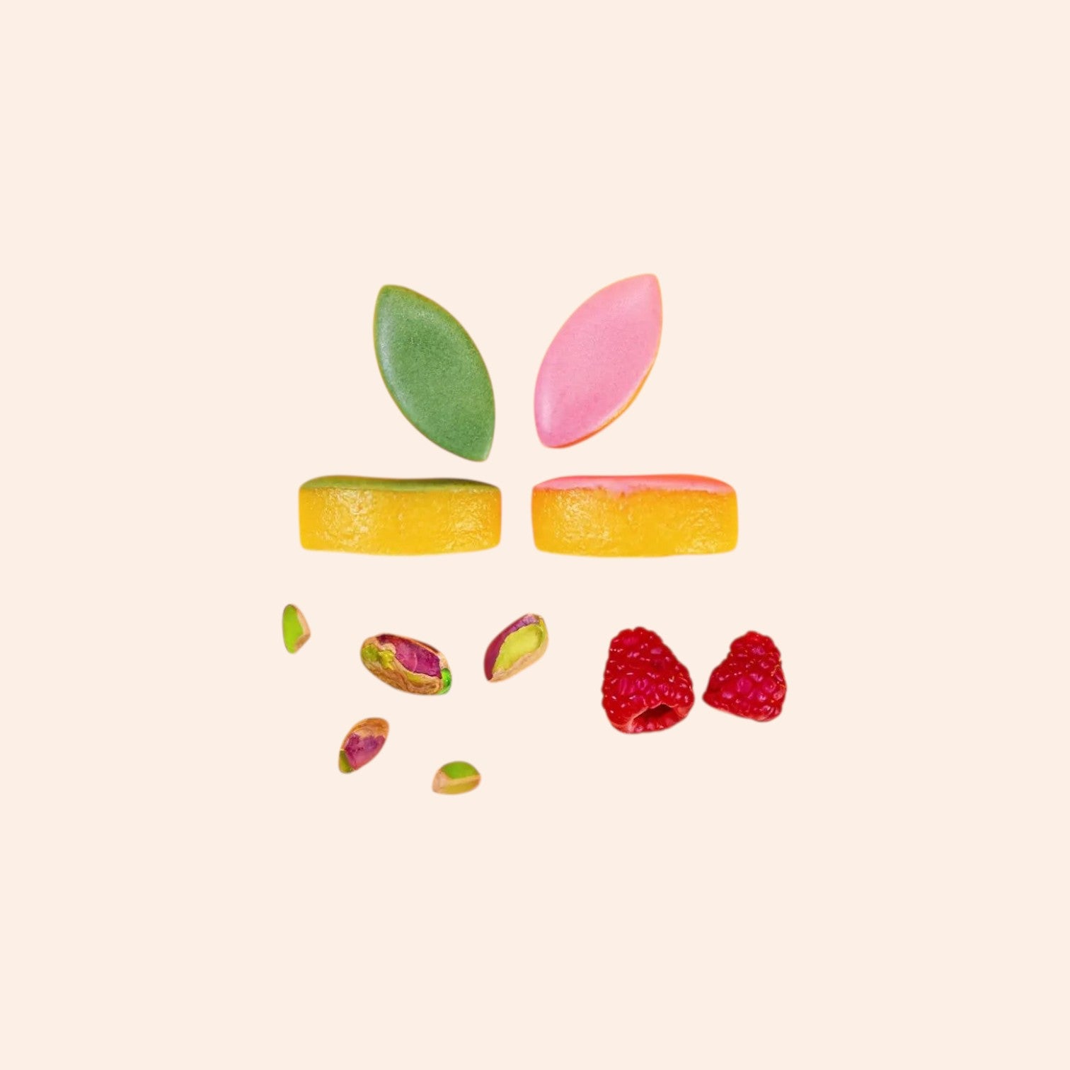 Mini calissons Maison Fruidoraix au glaçage framboise rose et pistache verte avec amandes et fruits frais