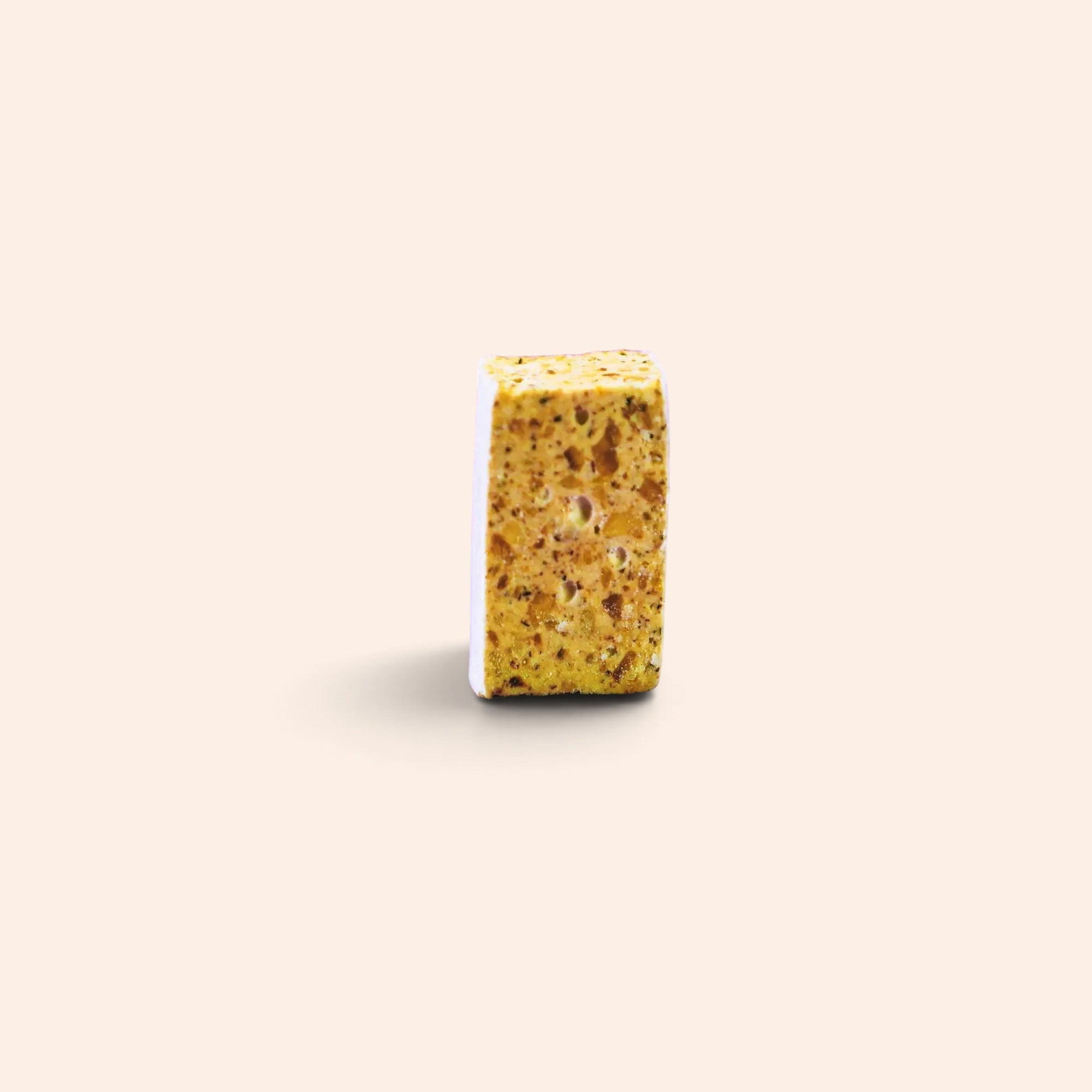 Nougat artisanal aux noisettes Maison Fruidoraix, confiserie tendre et dorée aux éclats de noisettes finement broyées