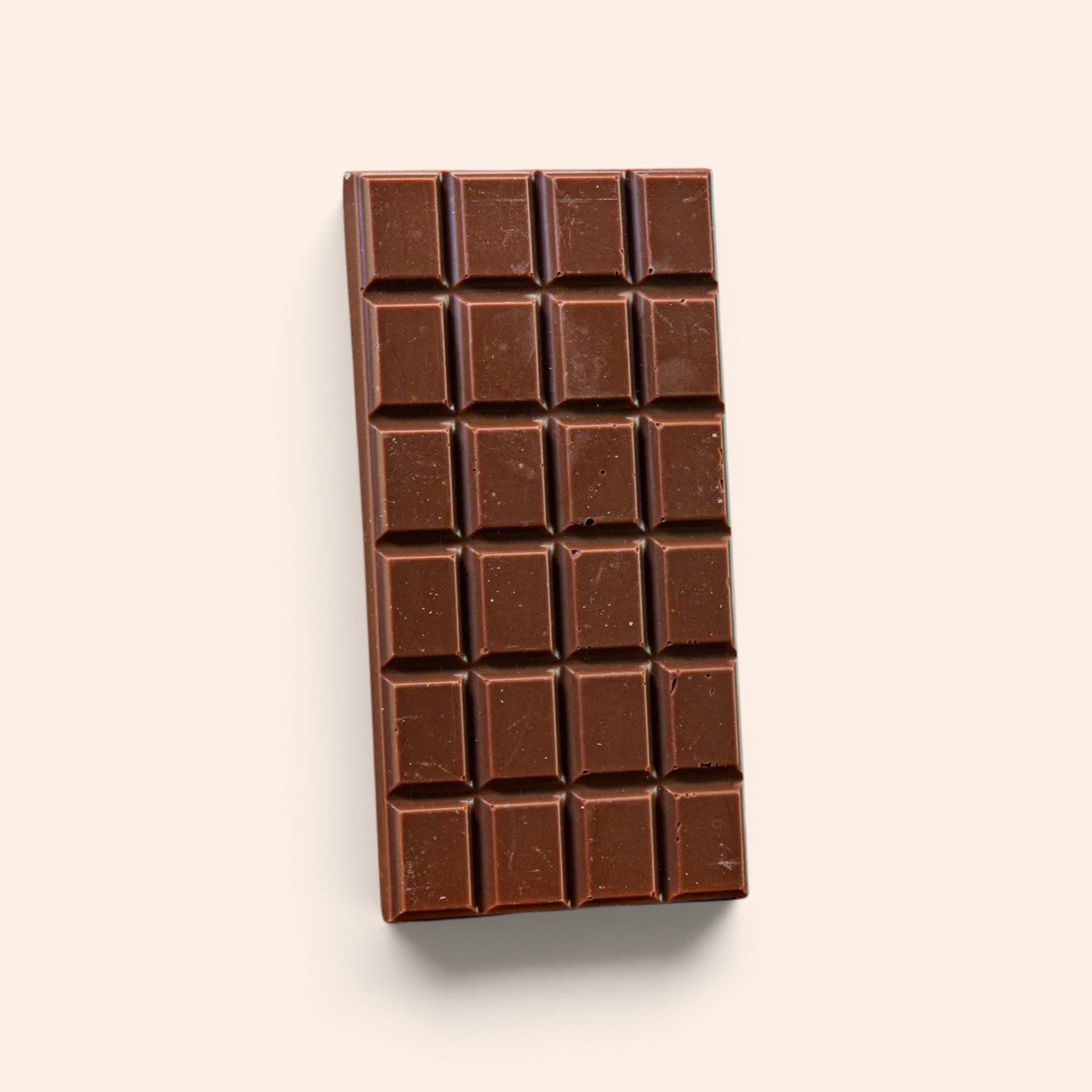 Tablette de chocolat au lait Maison Fruidoraix 100g avec 39% de cacao, texture onctueuse et carrés gourmands